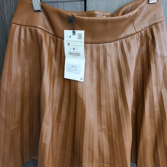 Brand new Zara pleated skirt - Picture 5 of 5